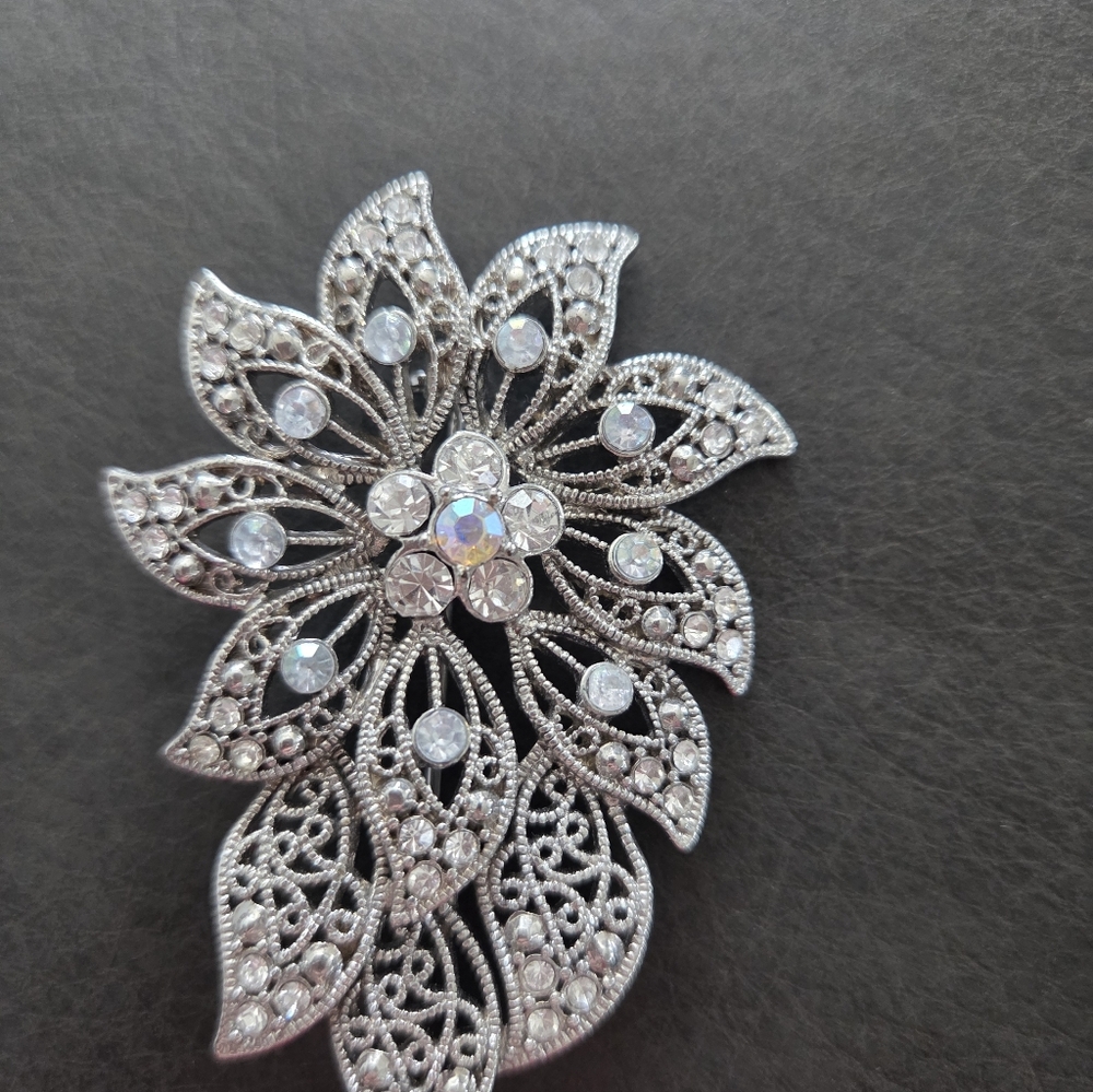Vintage Liz Claiborne Signed Filigree Silvertone Flower Brooch